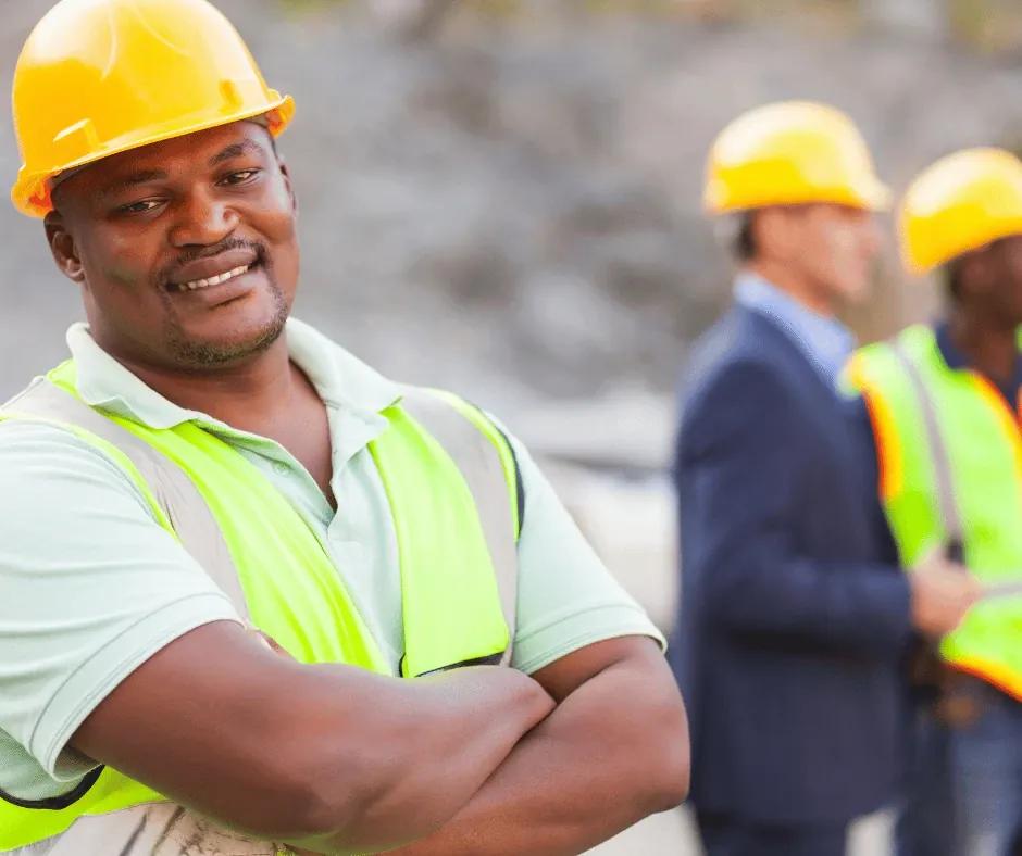 Manager presenting digital transformation results to a project team.