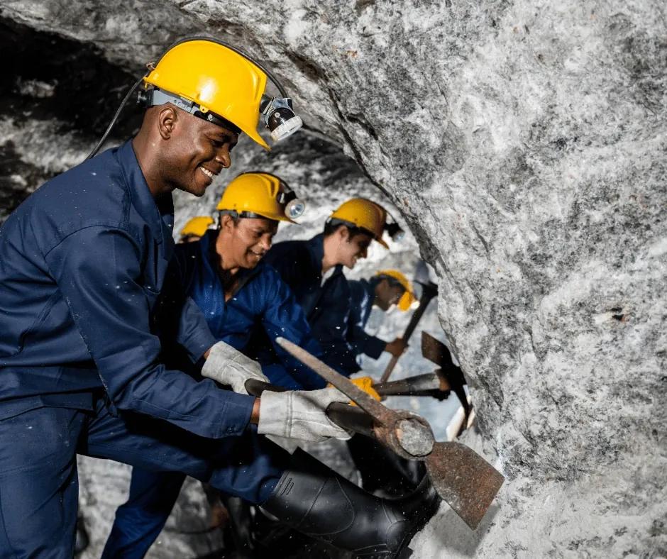 Candidate drafting an application job letter example on a laptop.
